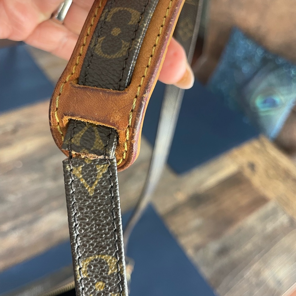 Louis Vuitton Amazone Crossbody - Picture 6 of 7